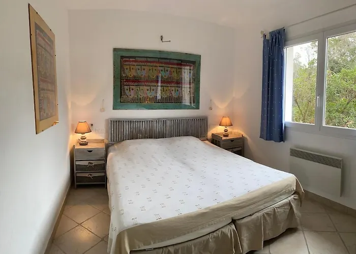 Maison Recente Entre Et Montagne Figari (Corsica)