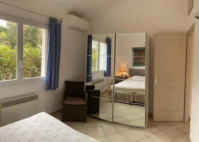 Maison Recente Entre Et Montagne Figari (Corsica)