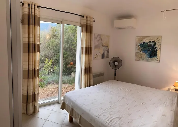 Vakantiehuis Maison Recente Entre Et Montagne Figari (Corsica)